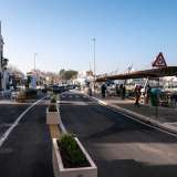 Il mercato si trova sul lungomare del rione, in largo di Santo Spirito Colombo. � a pochi passi dal molo di Levante dello storico porticciolo